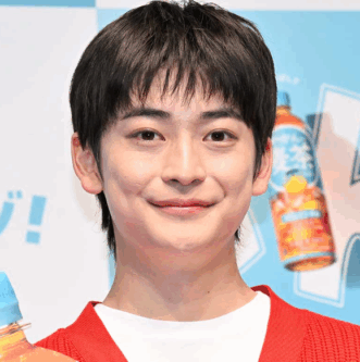 顔や目が変わったと話題の高橋文哉さんの画像