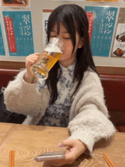 違反行為をするムーブの石原さきさんの画像