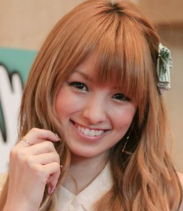 2012年PRイベントに参加した南明奈さんの画像
