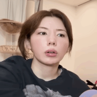 唇と鼻が変わったと話題の仲里依紗さん