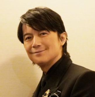 髪の毛が不自然だと話題になっている福山雅治さん