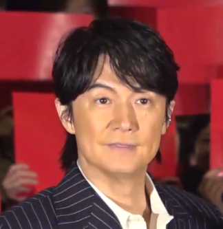 髪の毛が不自然だと話題になっている福山雅治さん