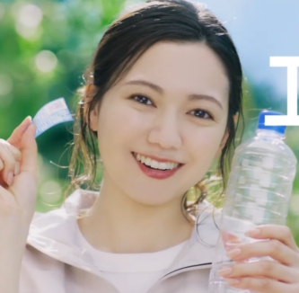CM『アサヒ おいしい水』の二階堂ふみさん
